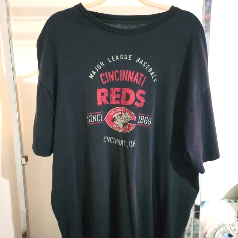 Cincinnati Reds short sleeve tee